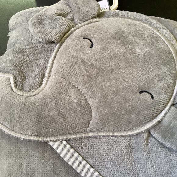 Carter's Elephant Bath Towel - One Size Hooded Towel - NWT - 30"x30" - Picture 2 of 5